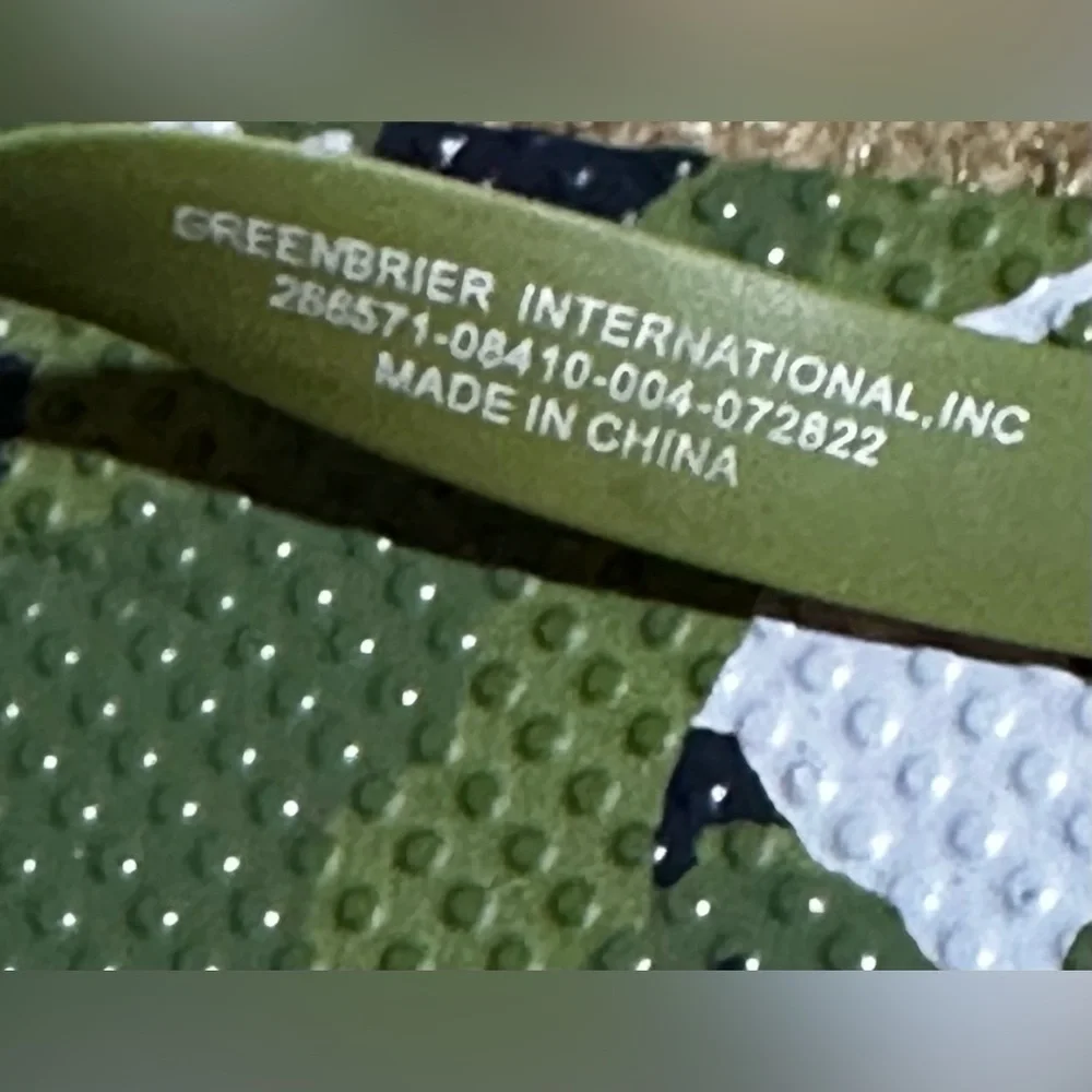 Juncture Kids Green Camouflage Flip Flops size Large (2/3)